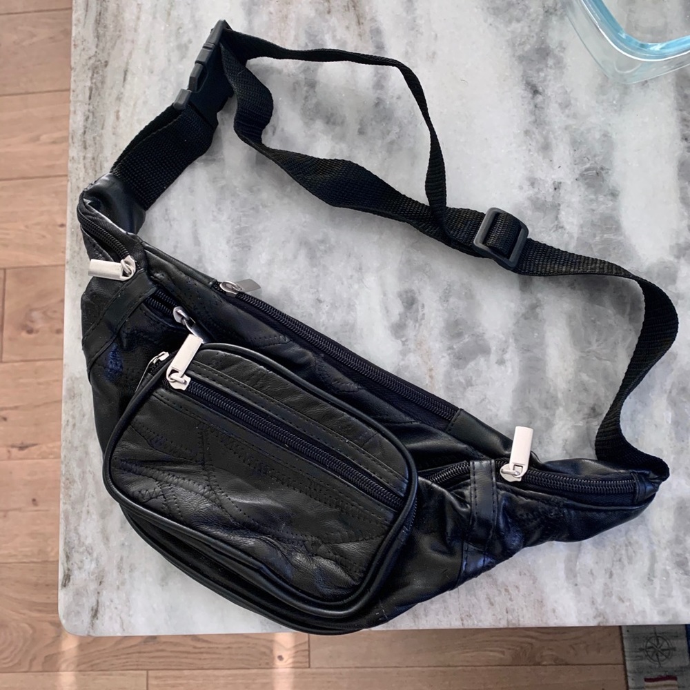 Black Adjustable Fanny Pack
